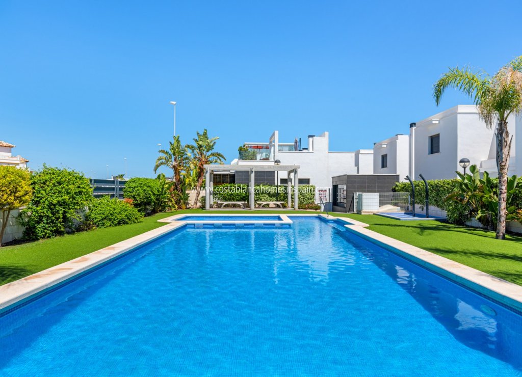 Sale - Apartment - Villamartin