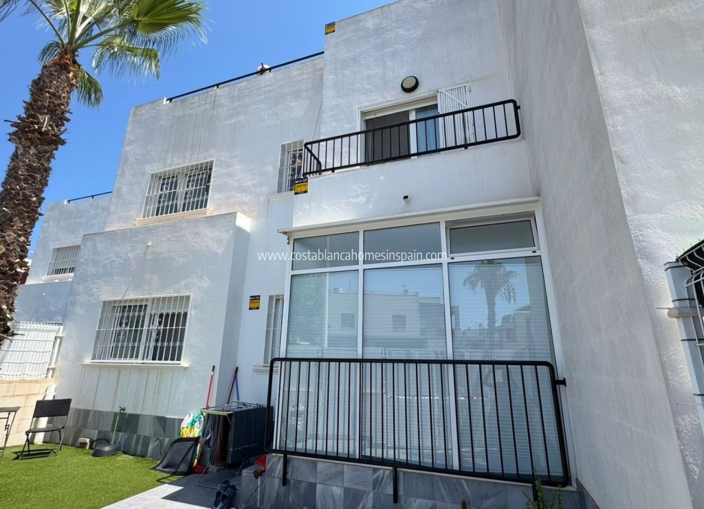 Sale - Bungalow - Torrevieja - Aguas Nuevas