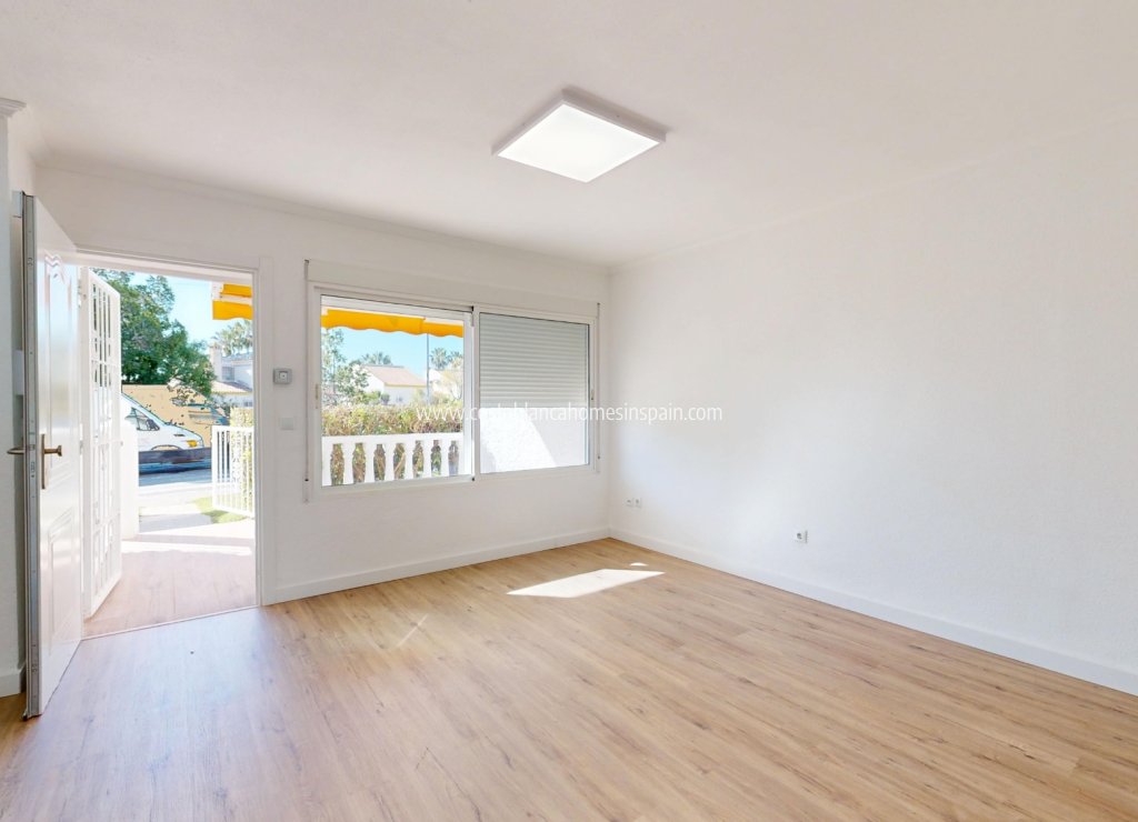 Sale - Bungalow - Villamartin