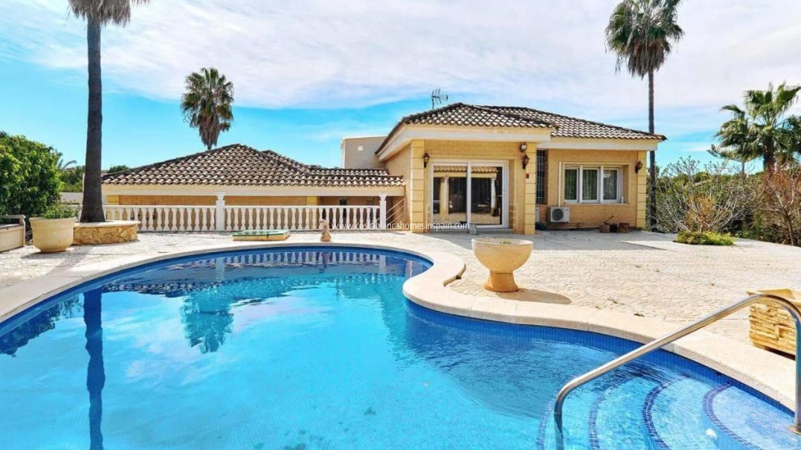 Sale - Detached Villa - Campoamor