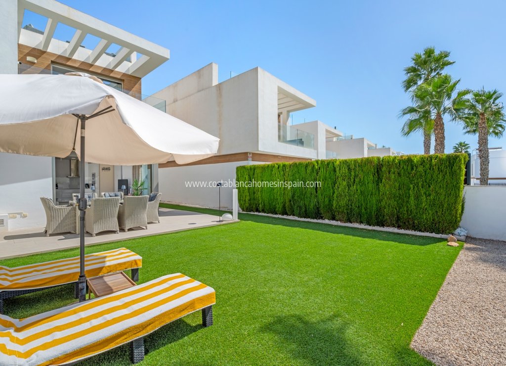 Sale - Detached Villa - Orihuela Costa - Villamartin