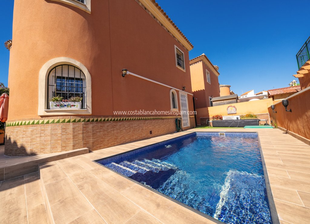 Sale - Detached Villa - Playa Flamenca - Sportcentre