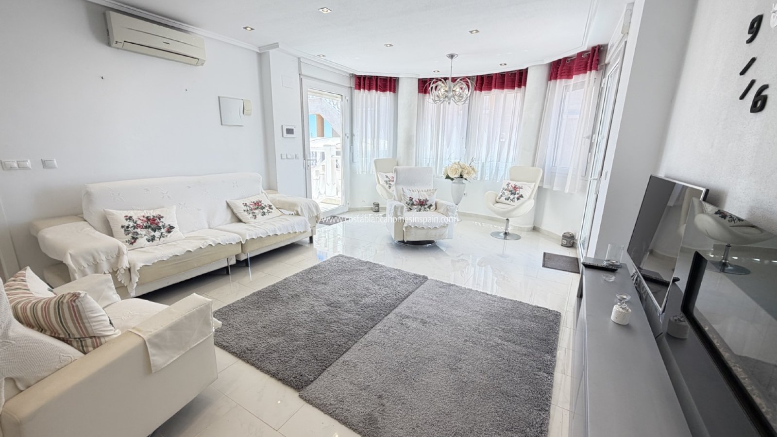 Sale - Detached Villa -  - Torremendo