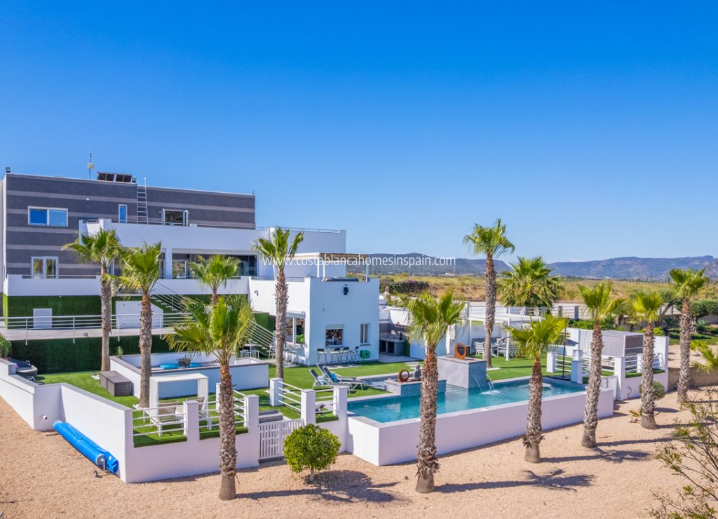 Sale - Detached Villa -  - Torremendo