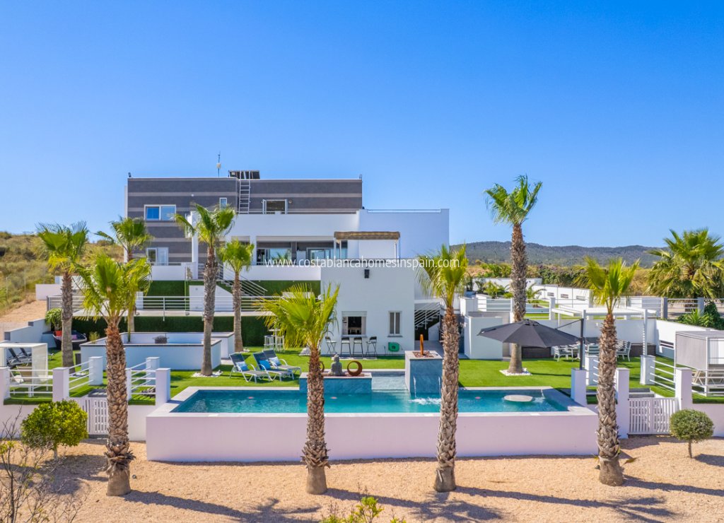 Sale - Detached Villa -  - Torremendo