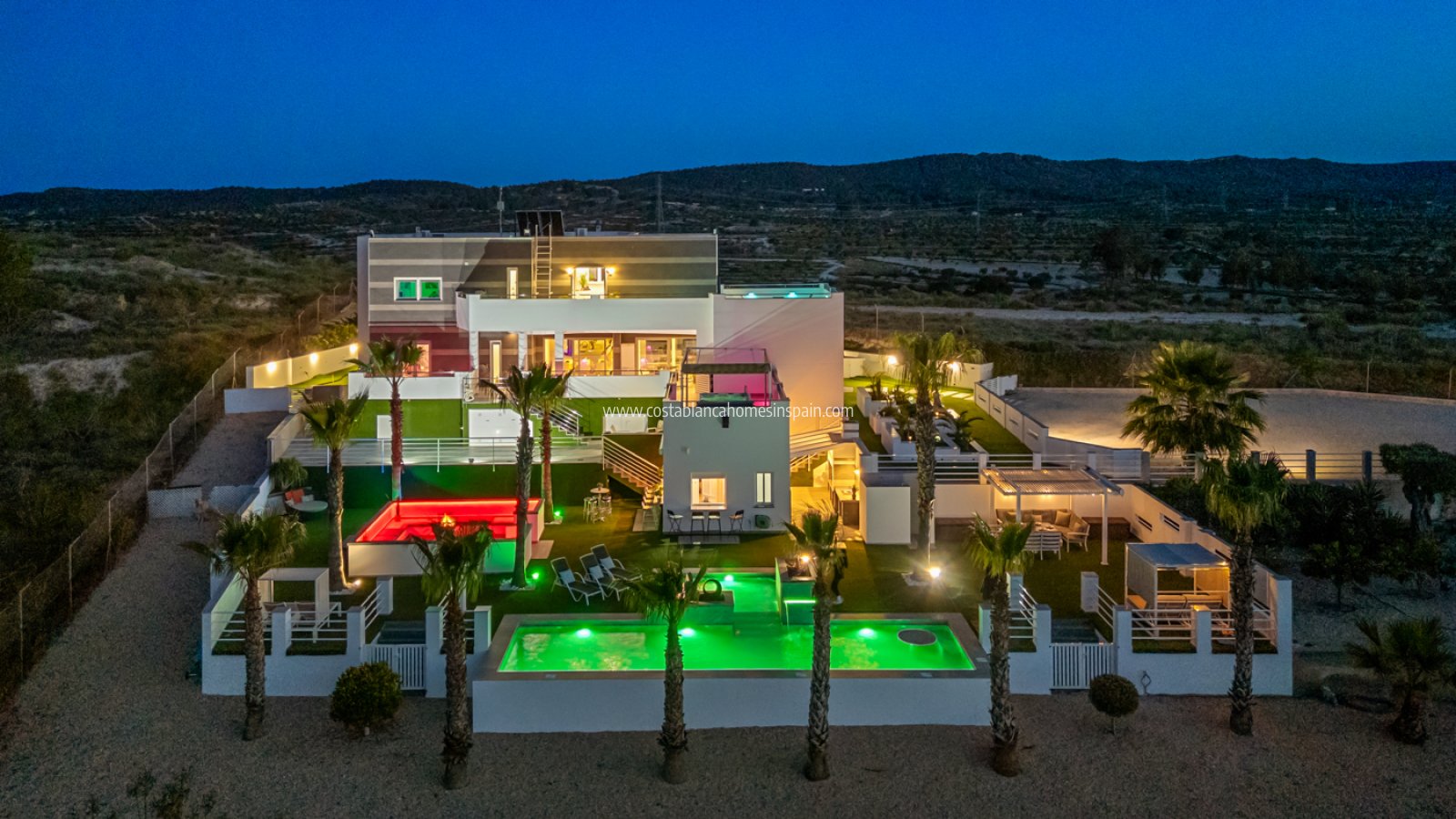 Sale - Detached Villa -  - Torremendo