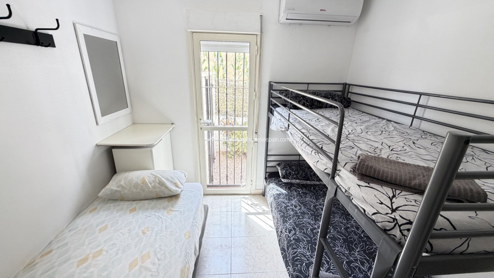 Sale - Detached Villa -  - Torremendo