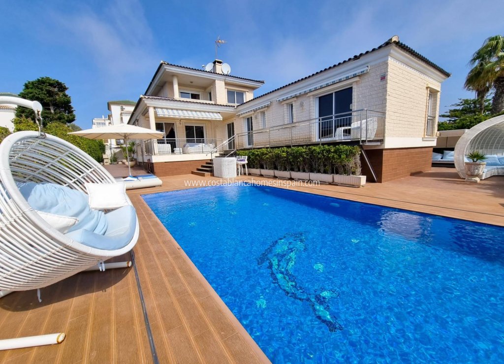 Sale - Detached Villa - Torrevieja - La Mata