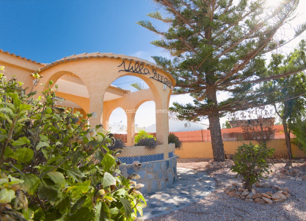 Sale - Detached Villa - Torrevieja - La Siesta