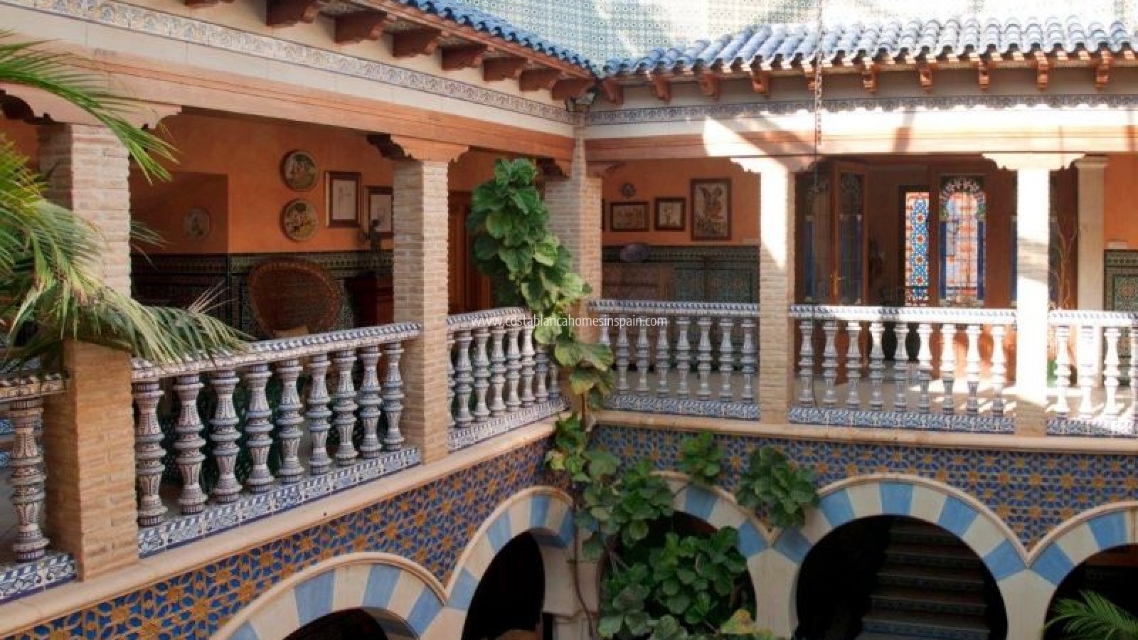 Sale - Detached Villa - Villamartin