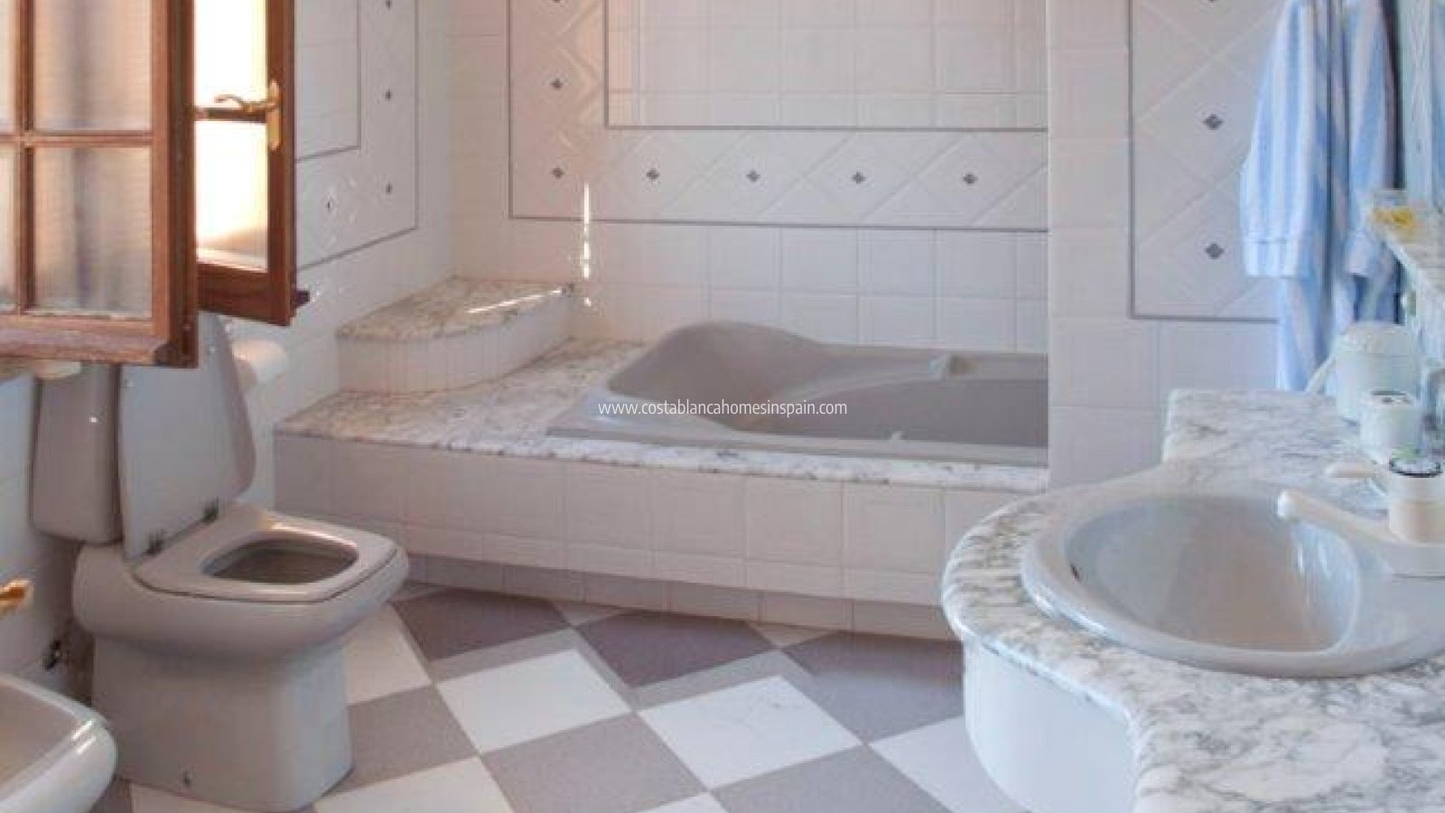 Sale - Detached Villa - Villamartin