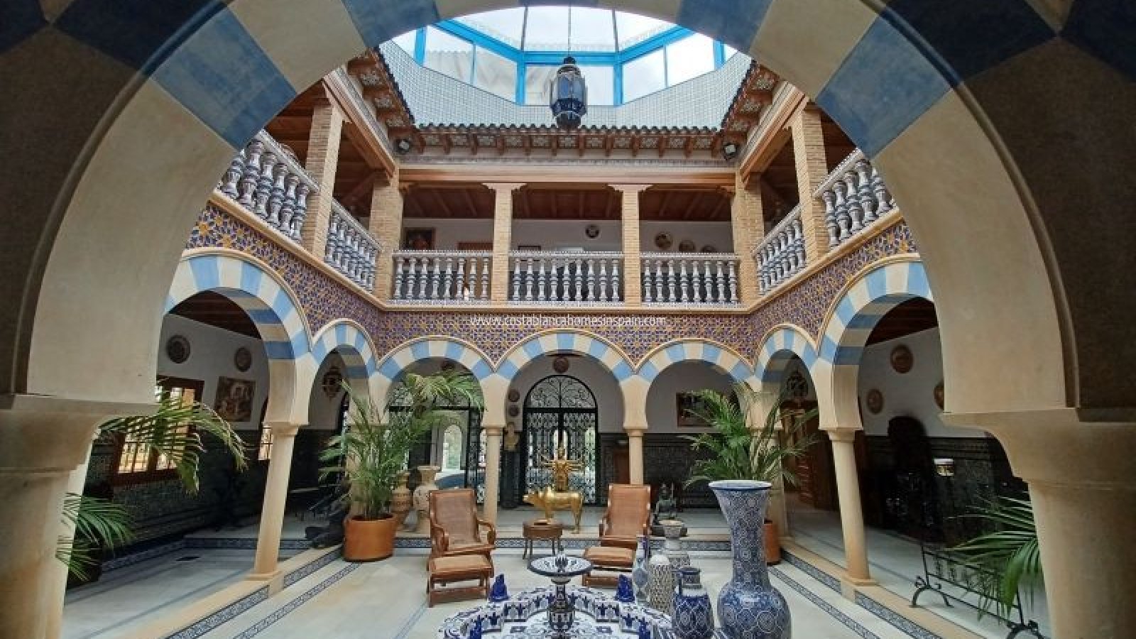 Sale - Detached Villa - Villamartin