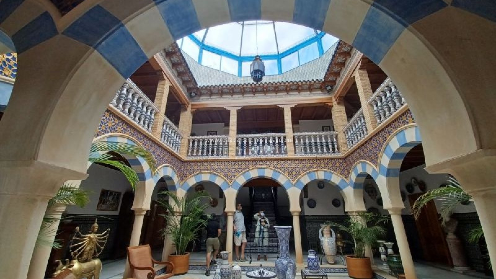 Sale - Detached Villa - Villamartin