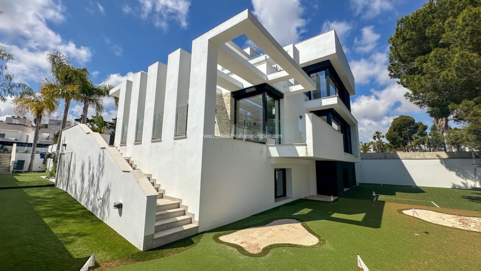 Sale - Detached Villa - Villamartin