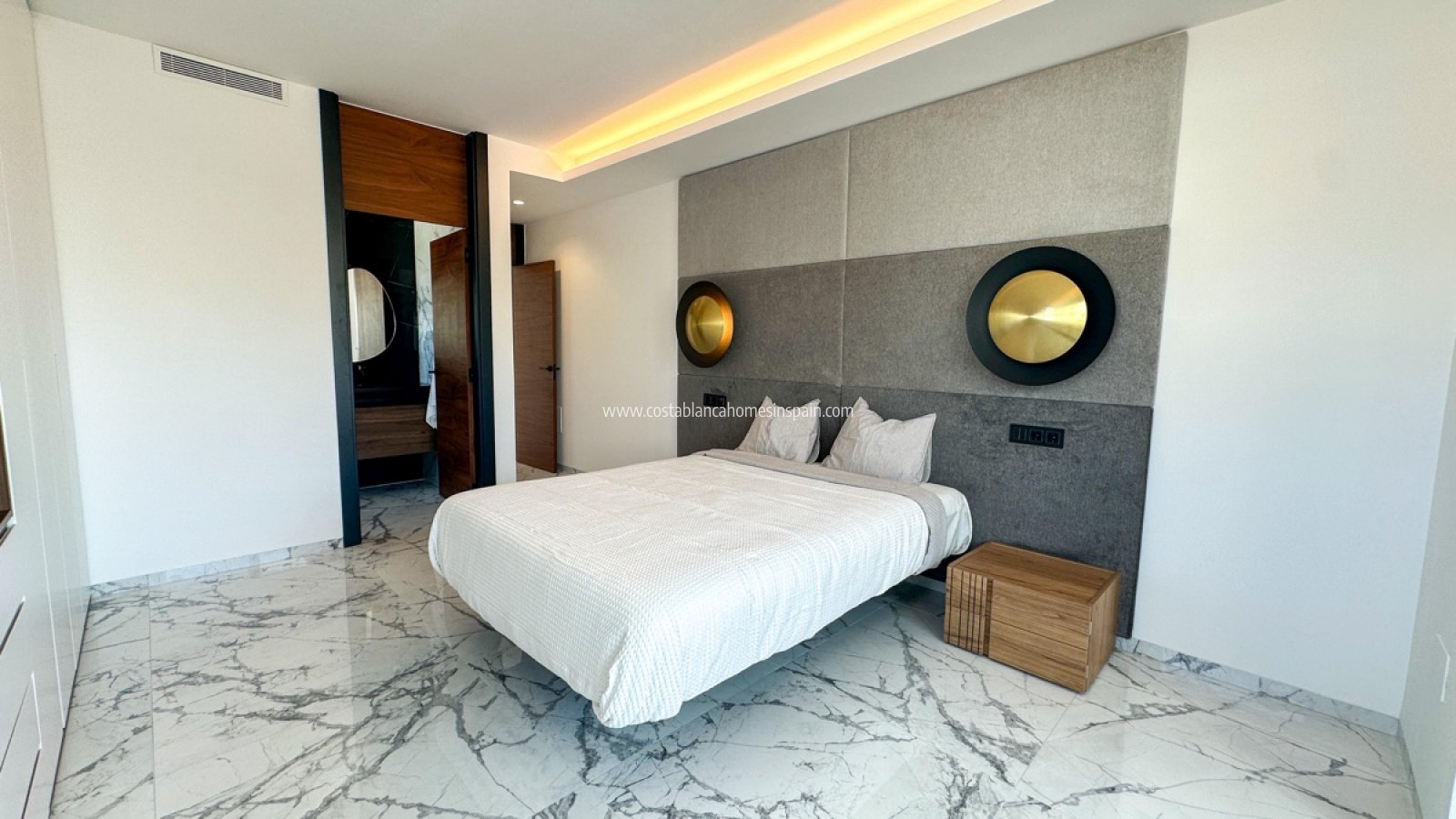 Sale - Detached Villa - Villamartin