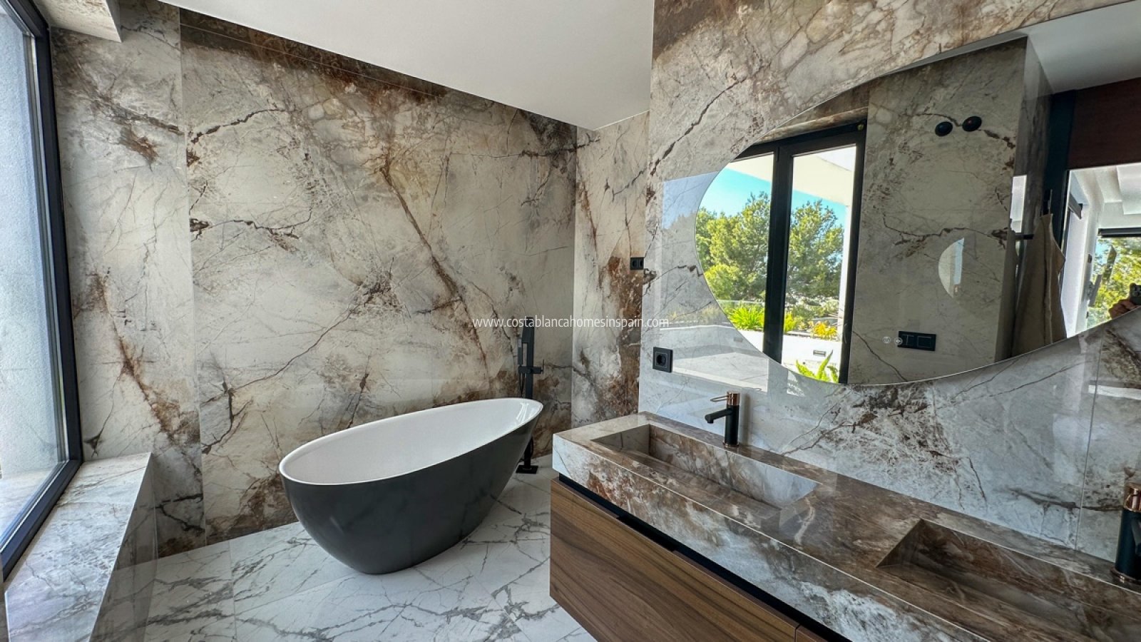 Sale - Detached Villa - Villamartin