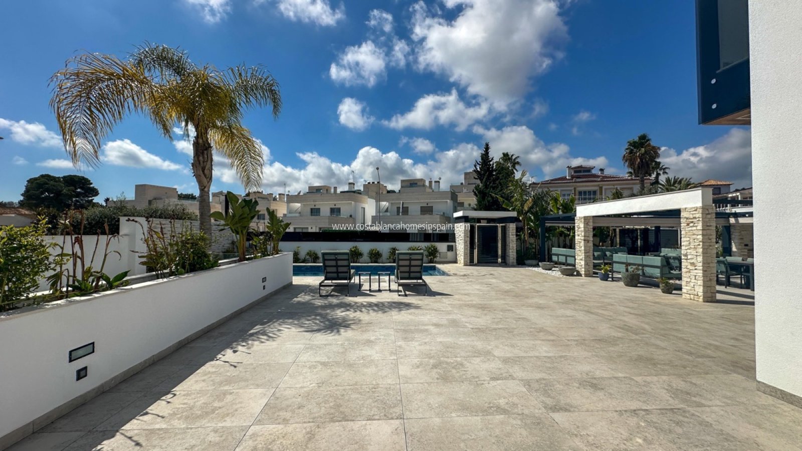 Sale - Detached Villa - Villamartin