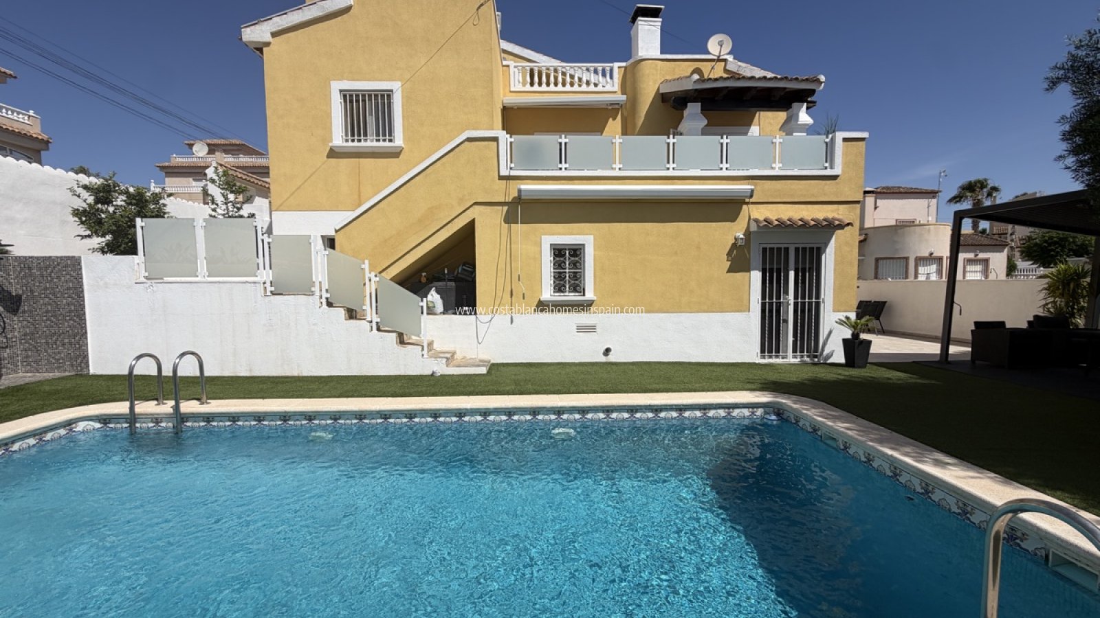 Sale - Detached Villa - Villamartin