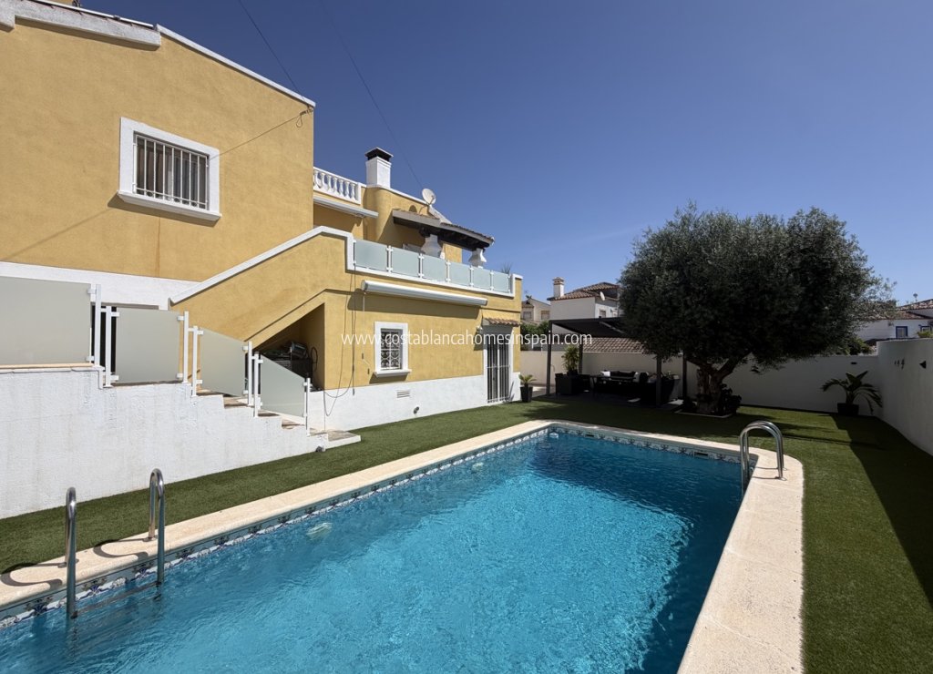 Sale - Detached Villa - Villamartin