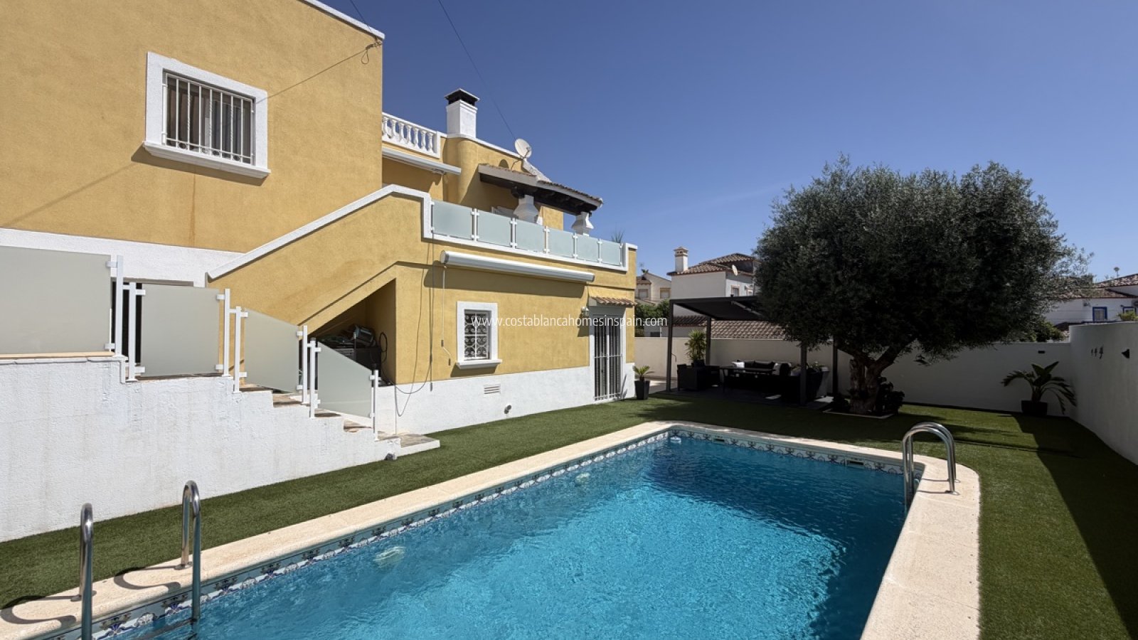 Sale - Detached Villa - Villamartin