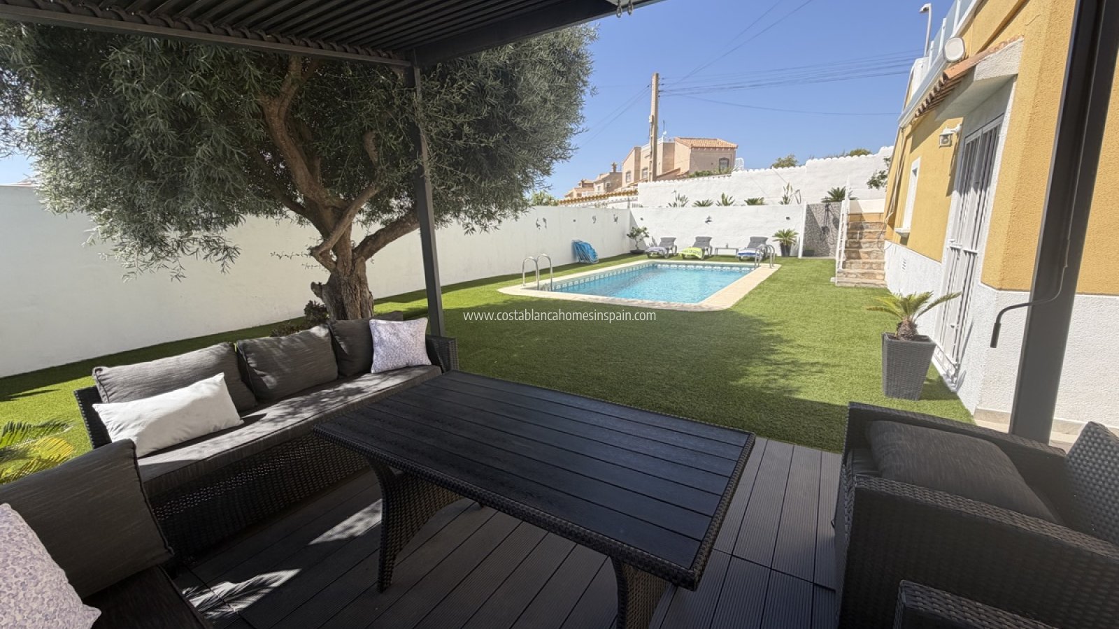 Sale - Detached Villa - Villamartin