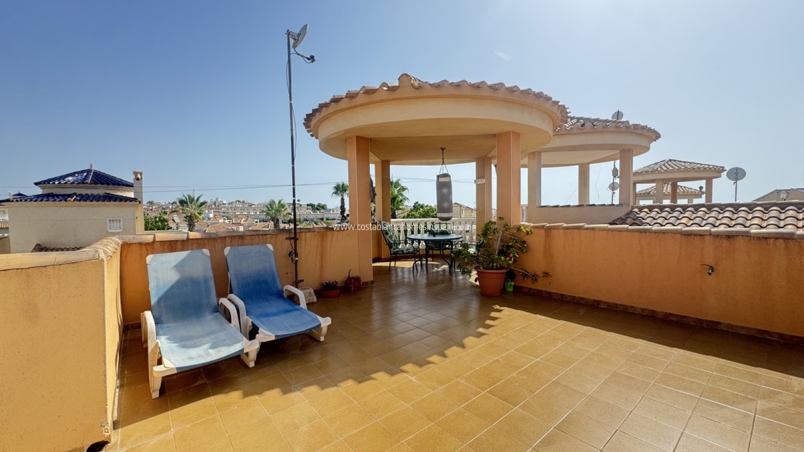 Sale - Detached Villa - Villamartin