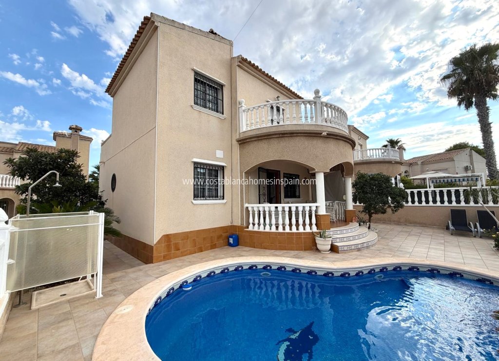 Sale - Detached Villa - Villamartin