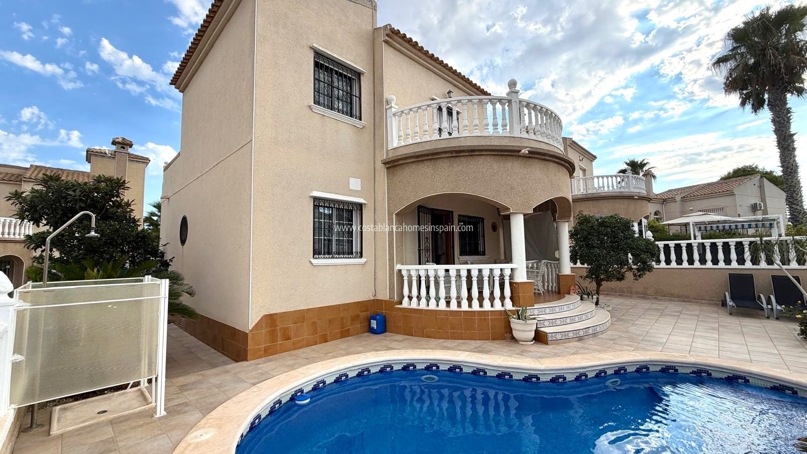 Sale - Detached Villa - Villamartin