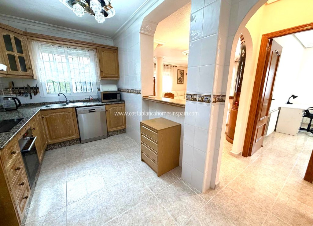 Sale - Detached Villa - Villamartin