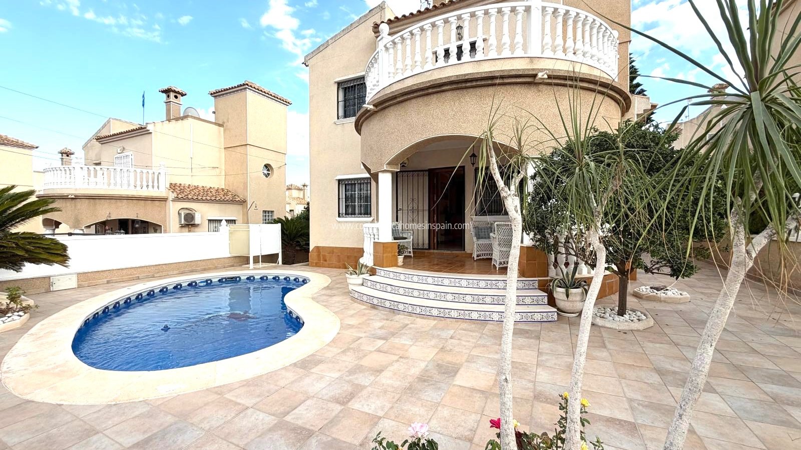 Sale - Detached Villa - Villamartin