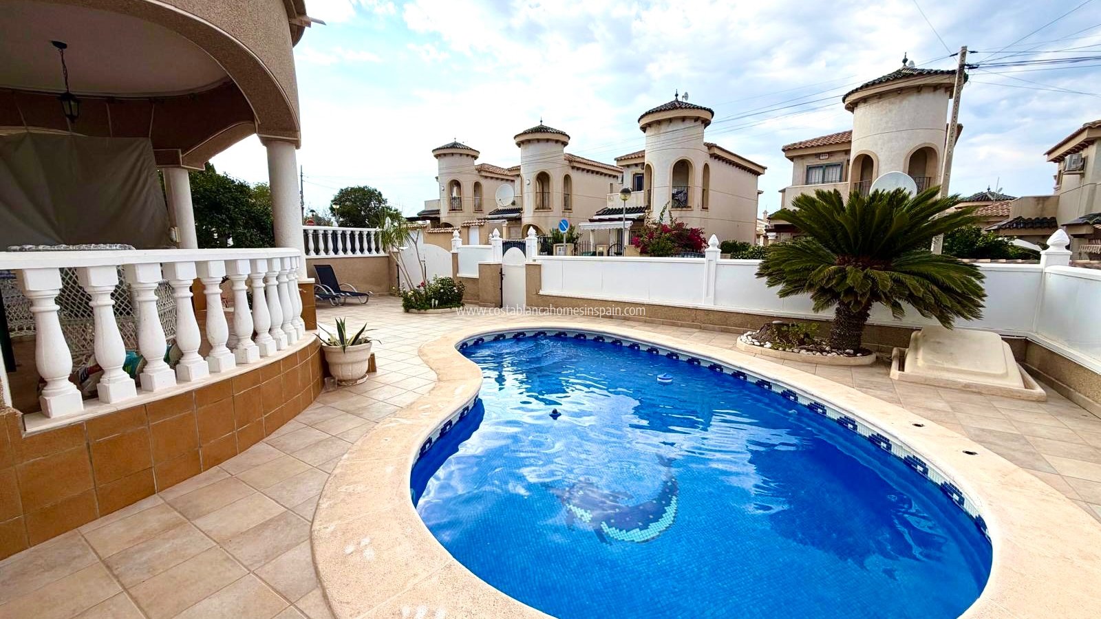 Sale - Detached Villa - Villamartin