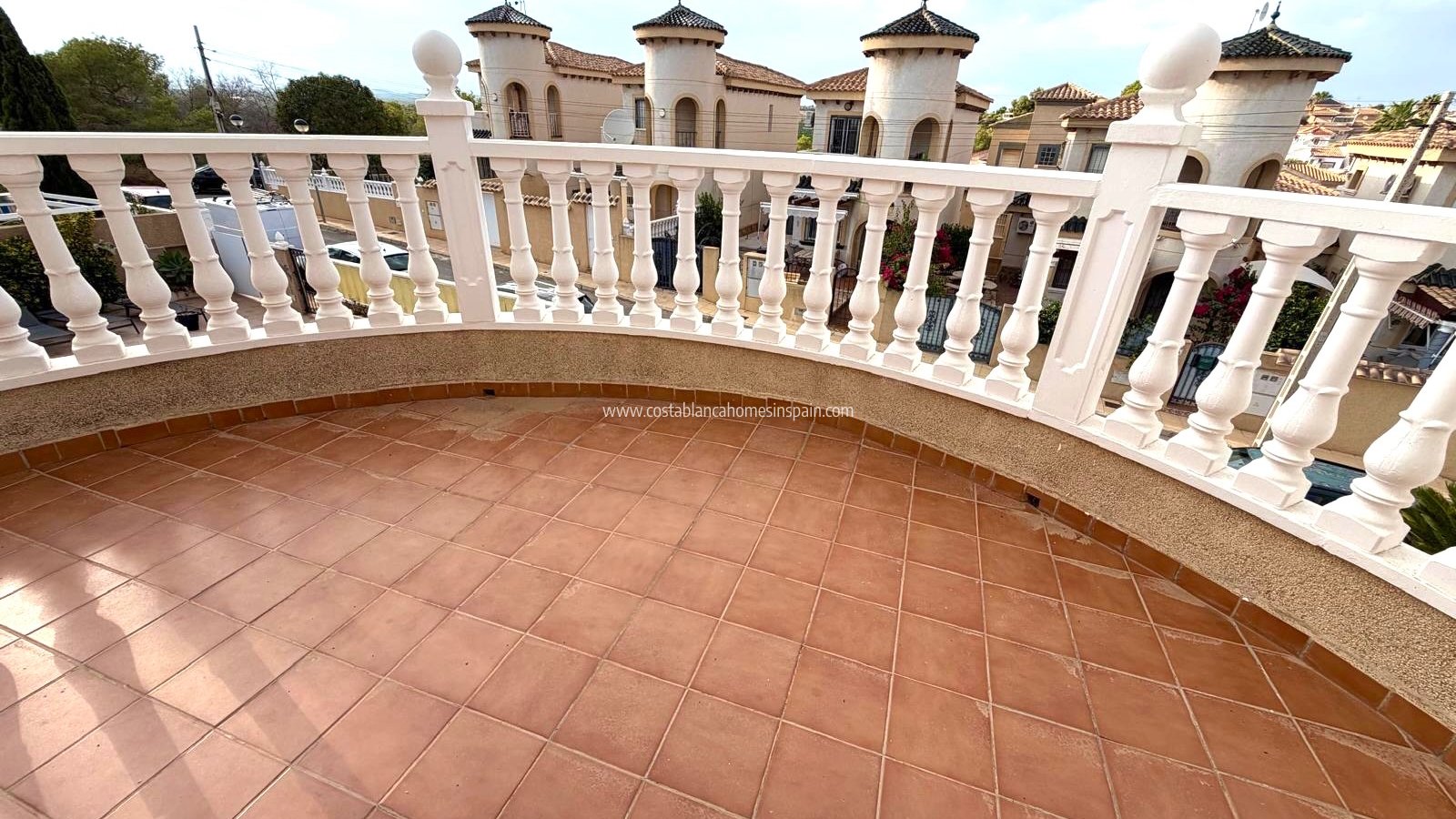 Sale - Detached Villa - Villamartin