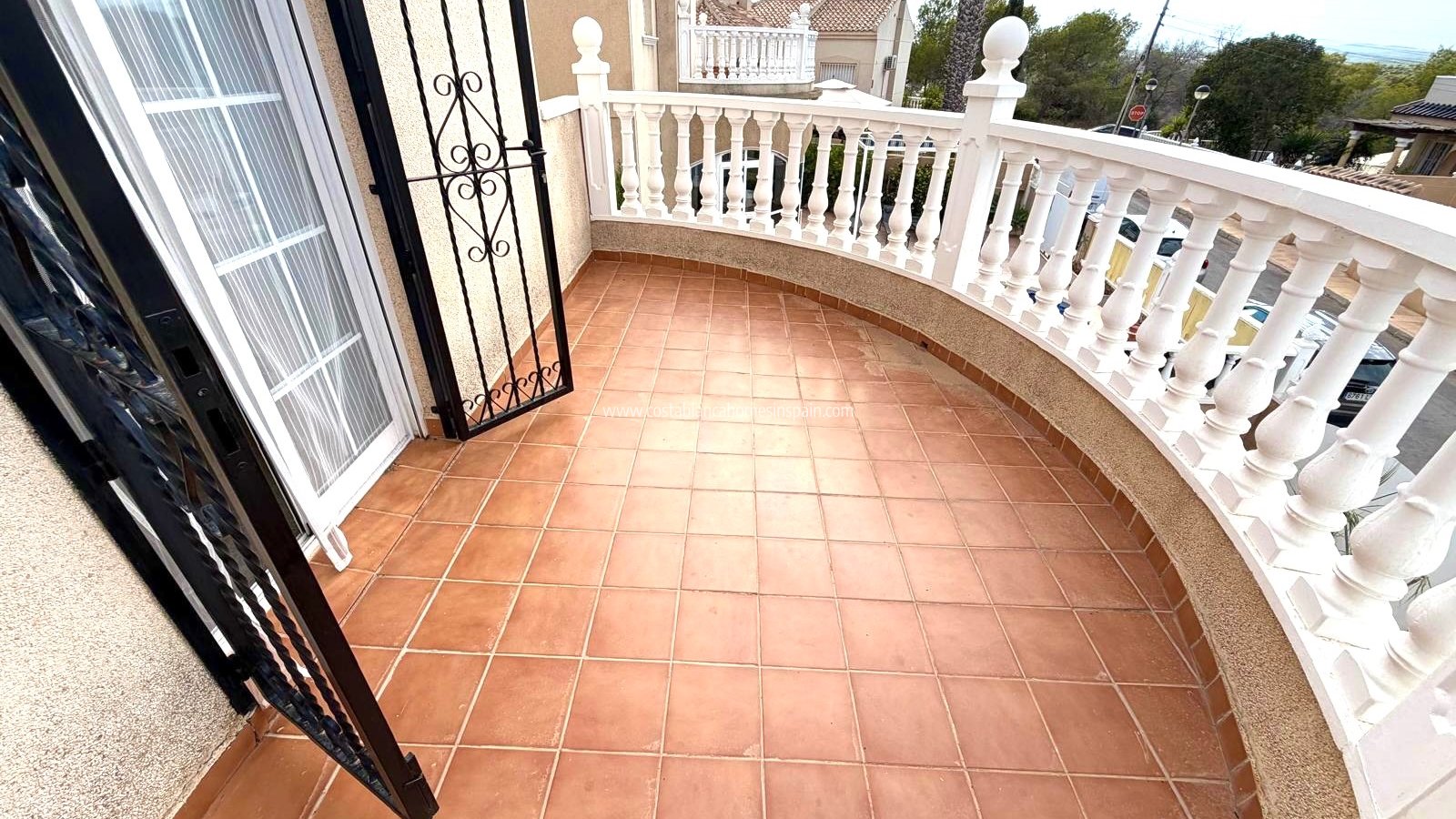 Sale - Detached Villa - Villamartin