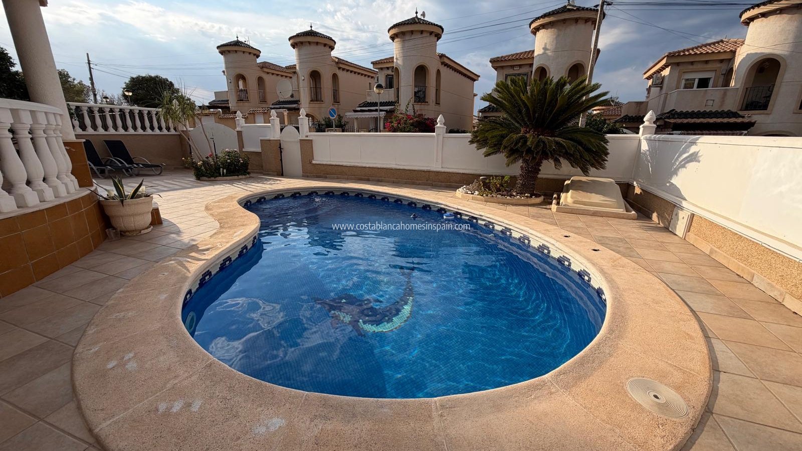 Sale - Detached Villa - Villamartin