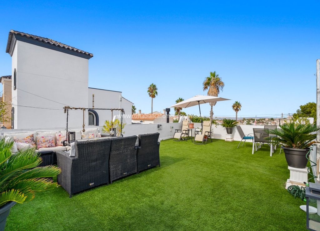 Sale - Detached Villa - Villamartin