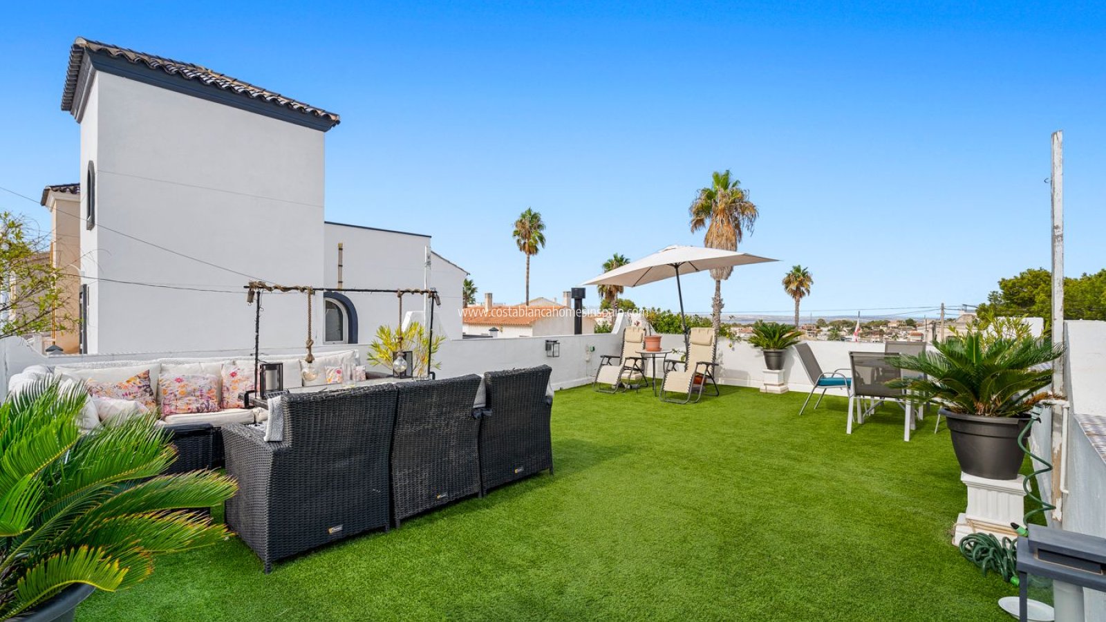 Sale - Detached Villa - Villamartin