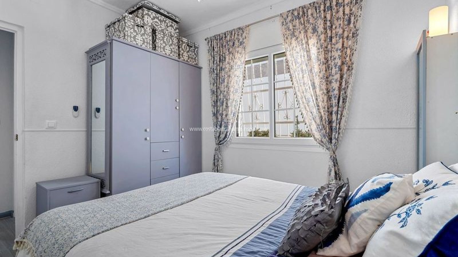 Sale - Detached Villa - Villamartin