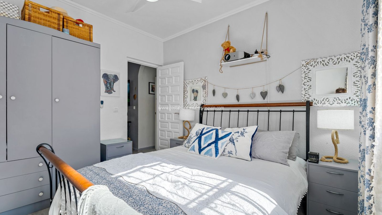 Sale - Detached Villa - Villamartin