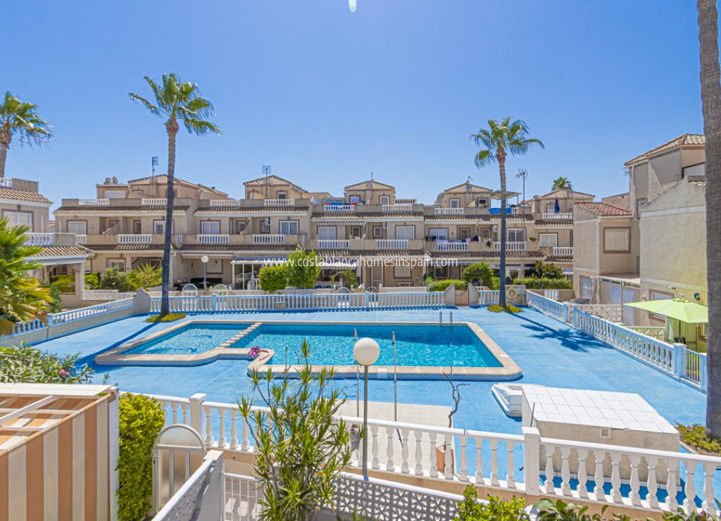 Sale - Semi - Detached Villa - Torrevieja - La Siesta