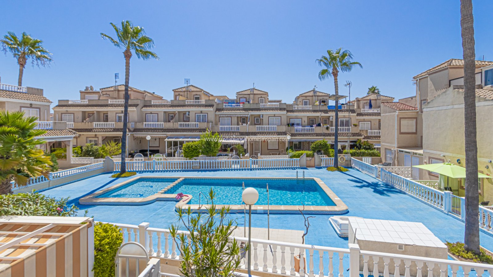 Sale - Semi - Detached Villa - Torrevieja - La Siesta