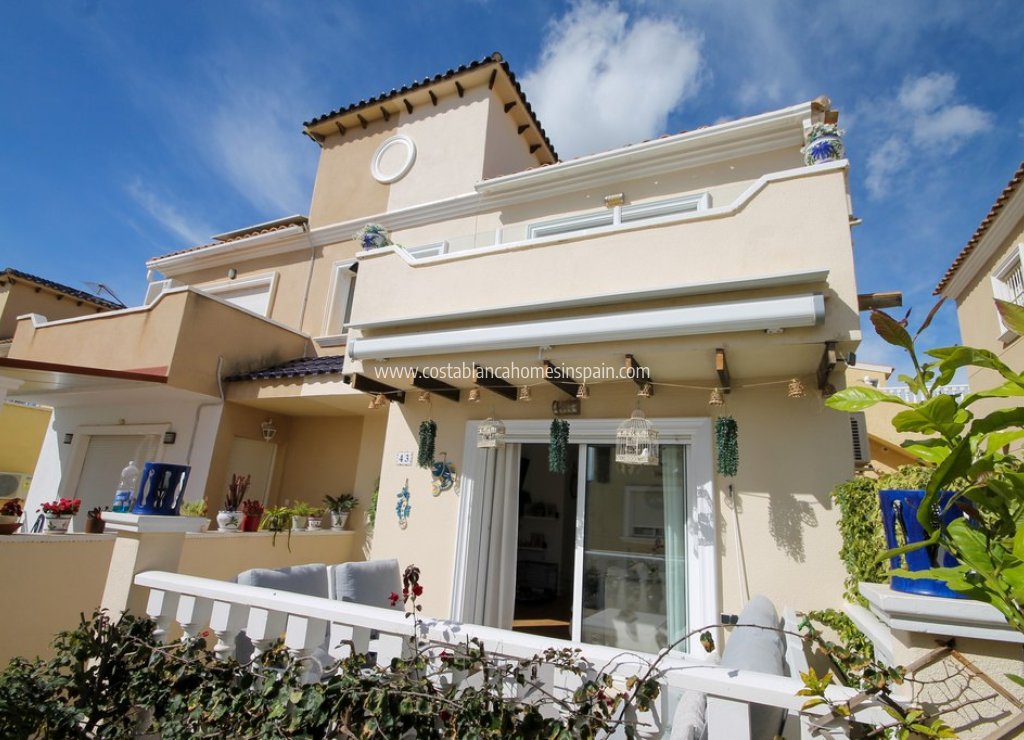 Sale - Semi - Detached Villa - Villamartin