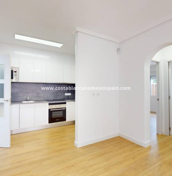 Semi - Detached Villa - Re-salg - San Miguel de Salinas - 1057DTHJ