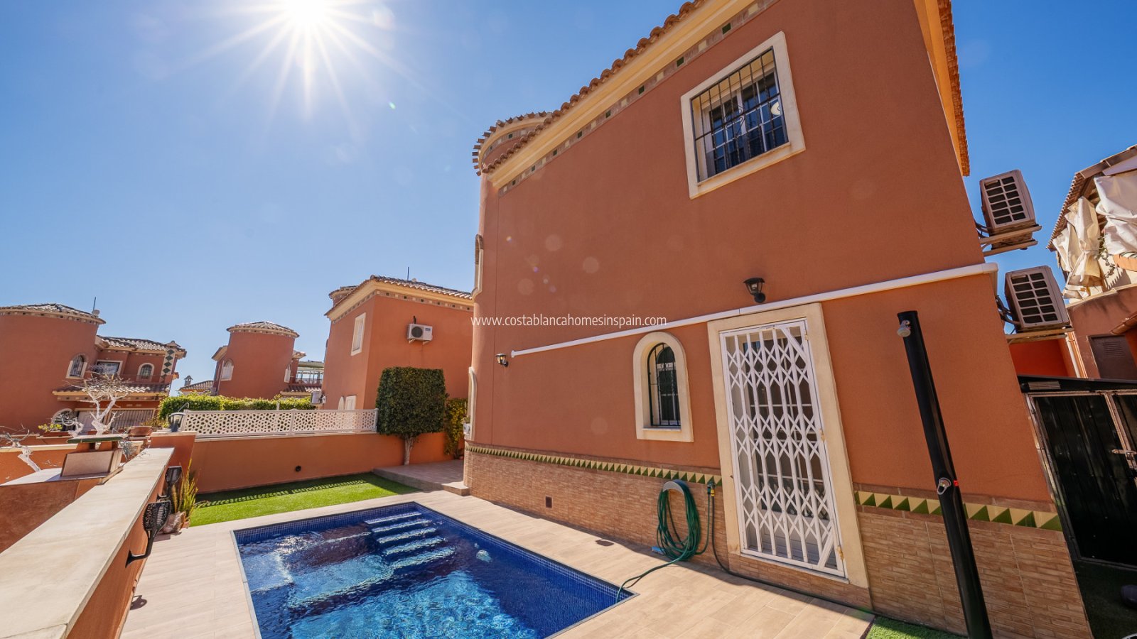 Venta - Detached Villa - Playa Flamenca - Sportcentre