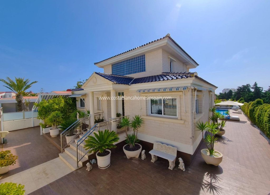 Venta - Detached Villa - Torrevieja - La Mata