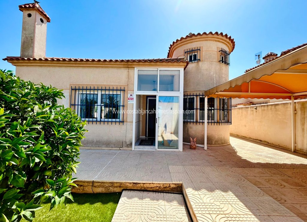 Venta - Detached Villa - Torrevieja - Urbanización San Luis
