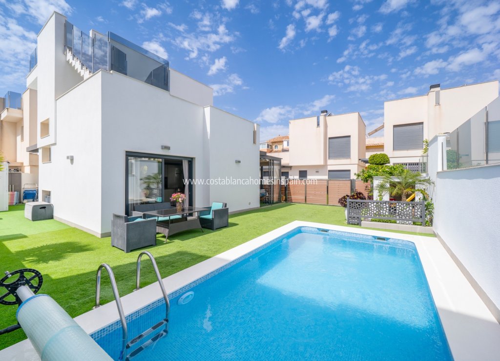 Venta - Detached Villa - Torrevieja
