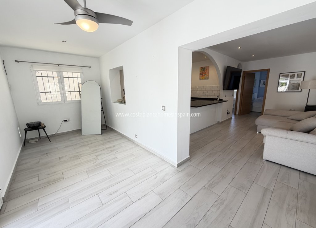 Venta - Detached Villa - Villamartin - Blue Lagoon