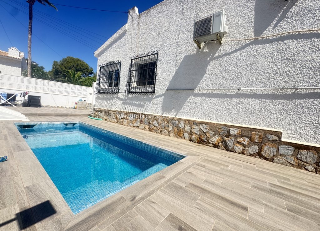 Venta - Detached Villa - Villamartin - Blue Lagoon