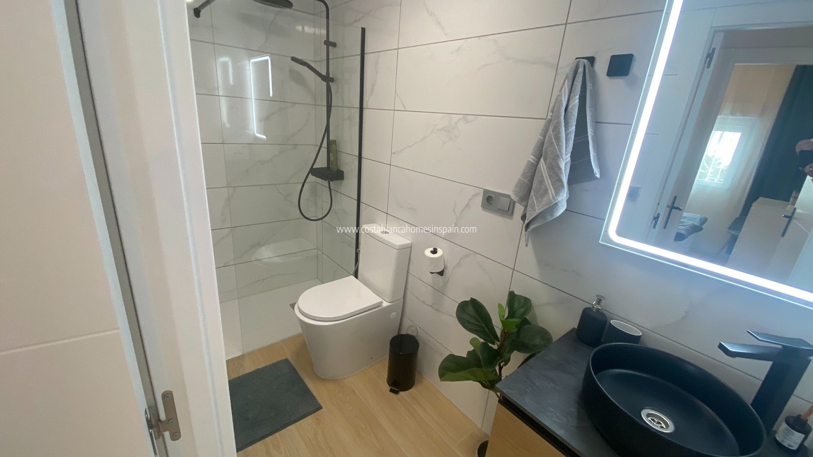 Venta - Semi - Detached Villa - La Florida