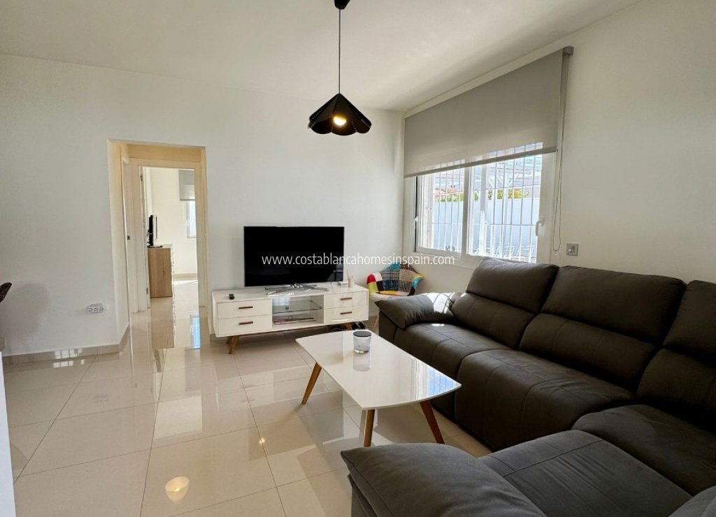 Venta - Semi - Detached Villa - Torrevieja - Torretas
